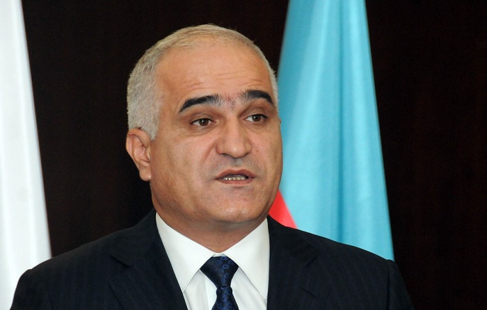 Nazir supermarket rəhbərlərini dinlədi